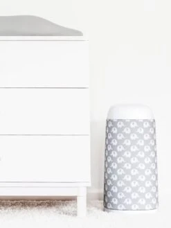 Housse Décorative Pour Poubelle à Couches Dress-Up ANGELCARE Gris - Angelcare -Produits Pour Bébé housse decorative pour poubelle a couches dress up angelcare 3